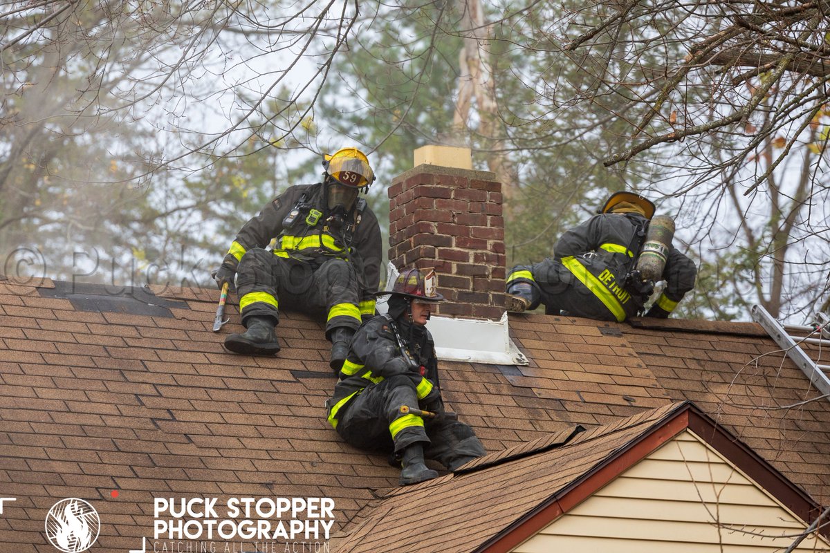 PSPhoto1's tweet photo. On November 17th Detroit firefighters worked a small fire in a dwelling on Westbrook Street. See more at https://t.co/IAnRcdWpr2
.
.
#WorkingFire #StructureFire #BoxAlarm #FirstResponders #Firefighter #Firefighters #Fireman #FireDepartment https://t.co/Ty59I08ejn