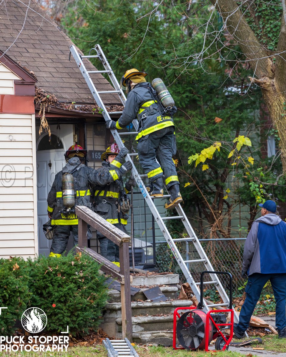 PSPhoto1's tweet photo. On November 17th Detroit firefighters worked a small fire in a dwelling on Westbrook Street. See more at https://t.co/IAnRcdWpr2
.
.
#WorkingFire #StructureFire #BoxAlarm #FirstResponders #Firefighter #Firefighters #Fireman #FireDepartment https://t.co/Ty59I08ejn