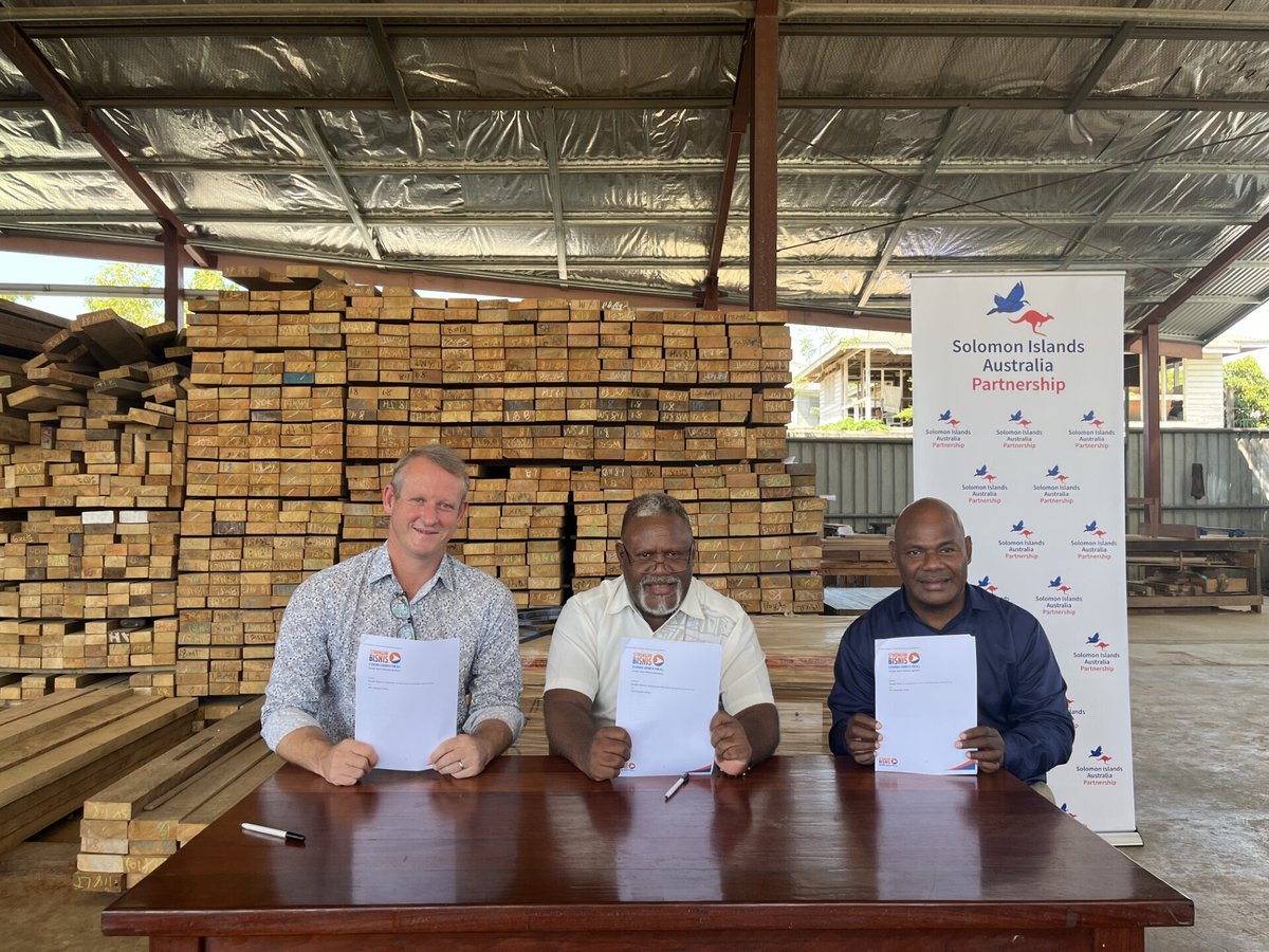 AusHCSols's tweet photo. The #SIAusPartnership is promoting sustainable forestry in 🇸🇧🤝🌲 Hon Tagini &amp; AU High Commissioner, HE Rod Hilton signed a partnership with the Value Added Timber Association (VATA) to increase VATA’s downstream processing &amp; high-quality teak timber exports to AU &amp; NZ https://t.co/5UamhoSVnA