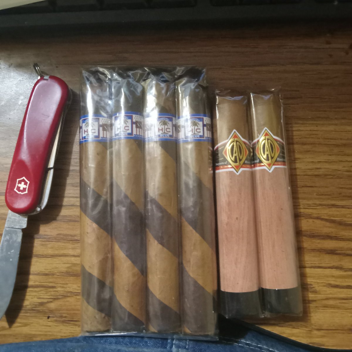 mobarbq's tweet photo. Small Mail Call (Auction) 4-Pack HC Series Blue Barberpole Toro and CAO Black. #cigars #mailcall #sometimesyouwin
#sometimesyoulose https://t.co/JOLbOoHH31