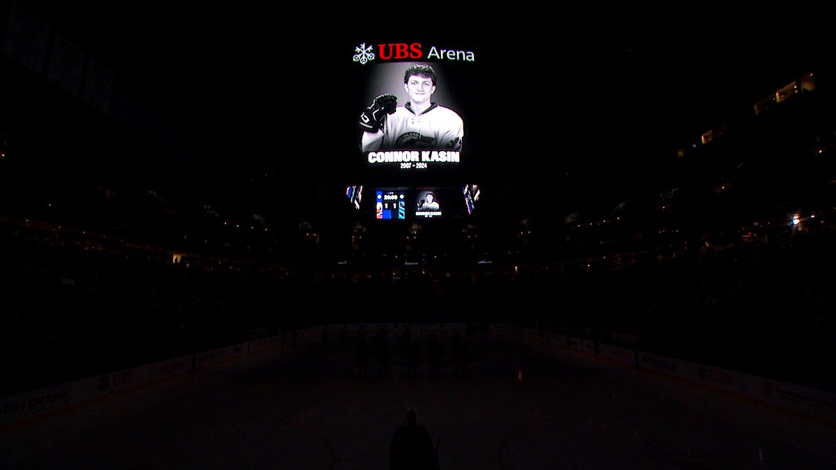 NYIslanders's tweet photo. Tonight the #Isles held a moment of silence to honor and remember 17-year-old Massapequa High School senior and Sharks Elite Hockey player Connor Kasin, who tragically lost his life this past weekend.

Our thoughts are with his family, friends and teammates. 💙🧡 https://t.co/9oaAS1BCXu