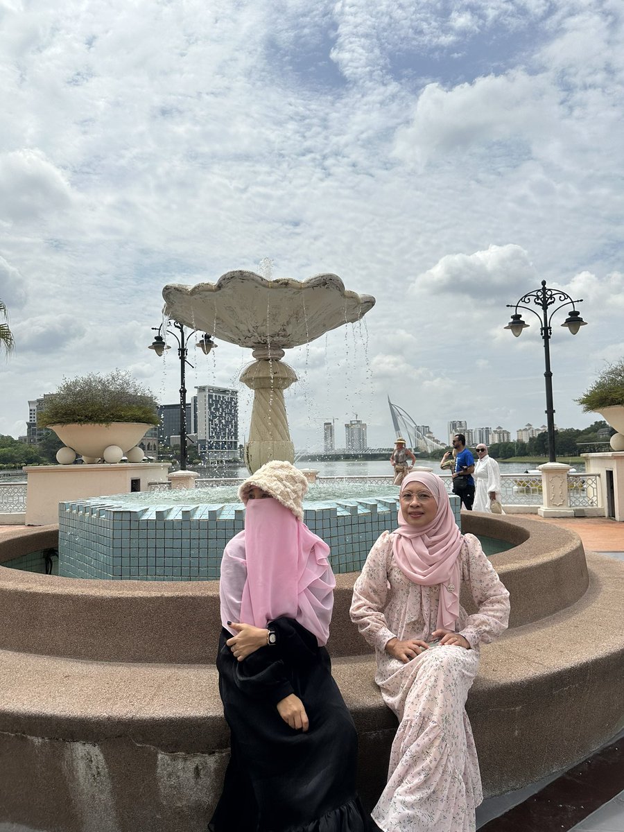ruwaida29's tweet photo. ไปแค่2คืน3วันก็จะได้แค่ในเมืองและเมืองไกล้ๆ แต่ก็คุ้มนะ #kl #มาเลเซีย #มัสยิดสีชมพู #ปุตราจายา 

https://t.co/ERGFBnBAcV https://t.co/5PYw8OxZty