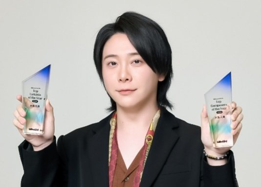 sara71112254414's tweet photo. Billboard年間チャートアーティスト1位Mrs. GREEN APPLE
作曲家・作詞家チャート2年連続1位大森元貴おめでとうございます！🏆️🏆️🏆️✨
本当に嬉しい誇らしい
多くの人に素晴らしい楽曲たちが届いてる
去年はここで言えなかったから😌
心からおめでとう！😊

#MrsGREENAPPLE
#大森元貴 
#Billboad https://t.co/GO8MH3xF7k