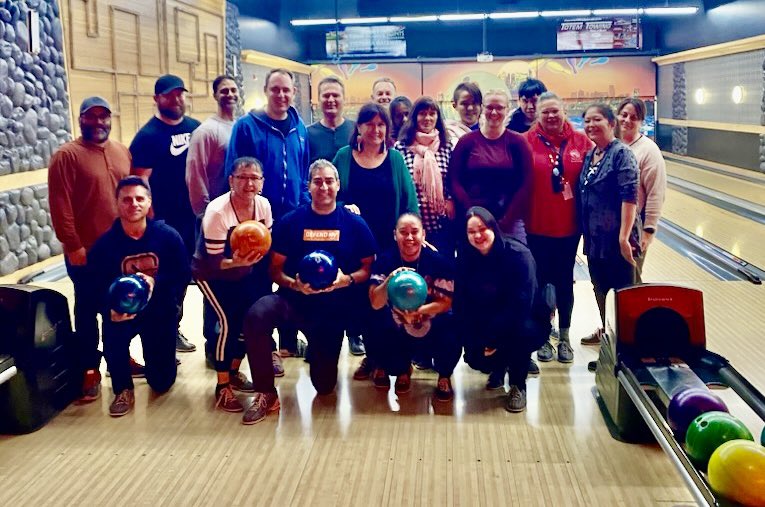 ChiefManak's tweet photo. Thanks to the Aboriginal Coalition to End Homelessness (ACEH) for inviting @vicpdcanada for an afternoon of bowling as part of our ongoing relationship building commitment. There were Strikes, Spares, passionate celebrations, high fives & lot of laughs. #NoGutterBalls https://t.co/pFOikLBx4y