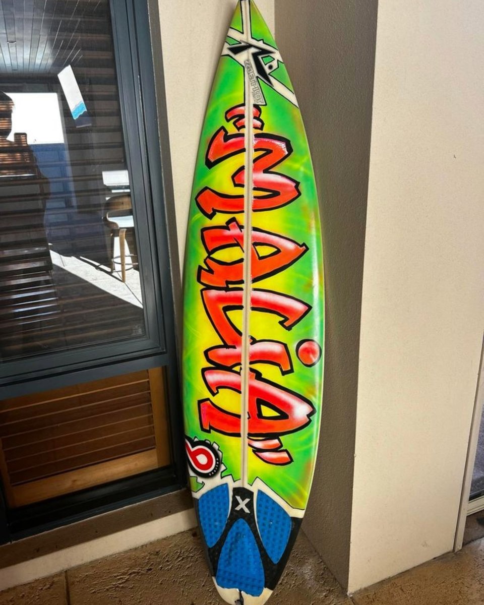 SurfPaints_'s tweet image. His &amp;amp; hers, but make it art. Turn your surfboards into the ultimate couple goals with Surfpaints!

@Peter James Carmichael

Check out our collection here👉 surfpaints.com.au/collections/all

#Surfpaints #HisAndHers #CustomSurfboards #SurfArt #DIY