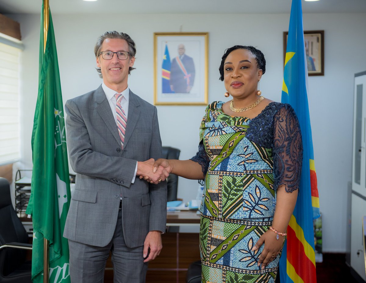 RDC_Minafet's tweet photo. 🤝🇨🇩 | Le 05 décembre 2024, Gracia Yamba Kazadi (@HonGraciaYamba), Vice-Ministre des Affaires Étrangères, a reçu M. Joakim Vaverka, ambassadeur de Suède en RDC. Discussions sur les avancées du processus de Luanda pour une paix durable à l'Est et dans les Grands Lacs. 🌍✨
🇸🇪 Amb. Joakim Vaverka : " En tant que membre de l'Union Européenne, la Suède est un partenaire stratégique de la RDC. Nous confirmons notre soutien à travers notre envoyé spécial pour les Grands Lacs et notre engagement à apporter une contribution positive à cette région."
#Paix #Diplomatie #RDC