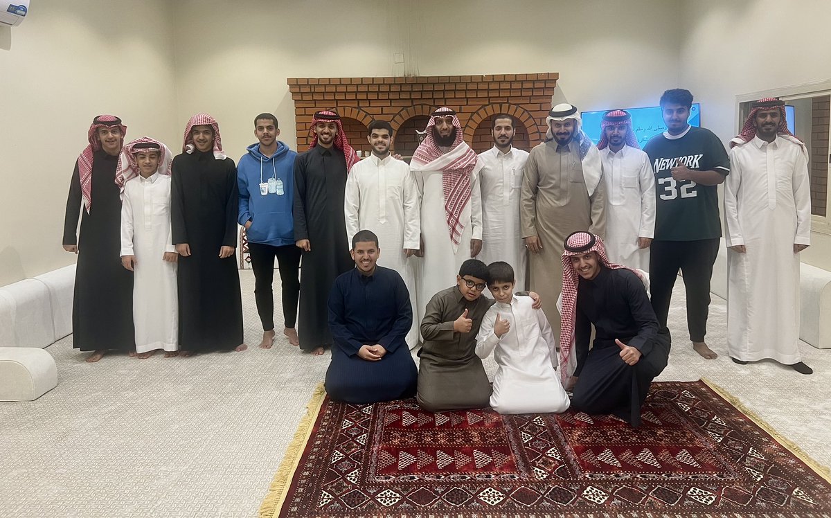 Taifteam's tweet photo. تزامناً مع اليوم العالمي للتطوع قام منسوبو فريق أصدقاء الطايف التطوعي بتكريم أعضاء الفريق شكراً لجهودهم خلال عام ٢٠٢٤ م ، كما قام الفريق خلال اللقاء باستعراض انجازات الفريق لعام ٢٠٢٤ ، كما تم التخطيط للمبادرات التطوعية لعام ٢٠٢٥ م
#اليوم_العالمي_للتطوع https://t.co/tPHTDbvzI9