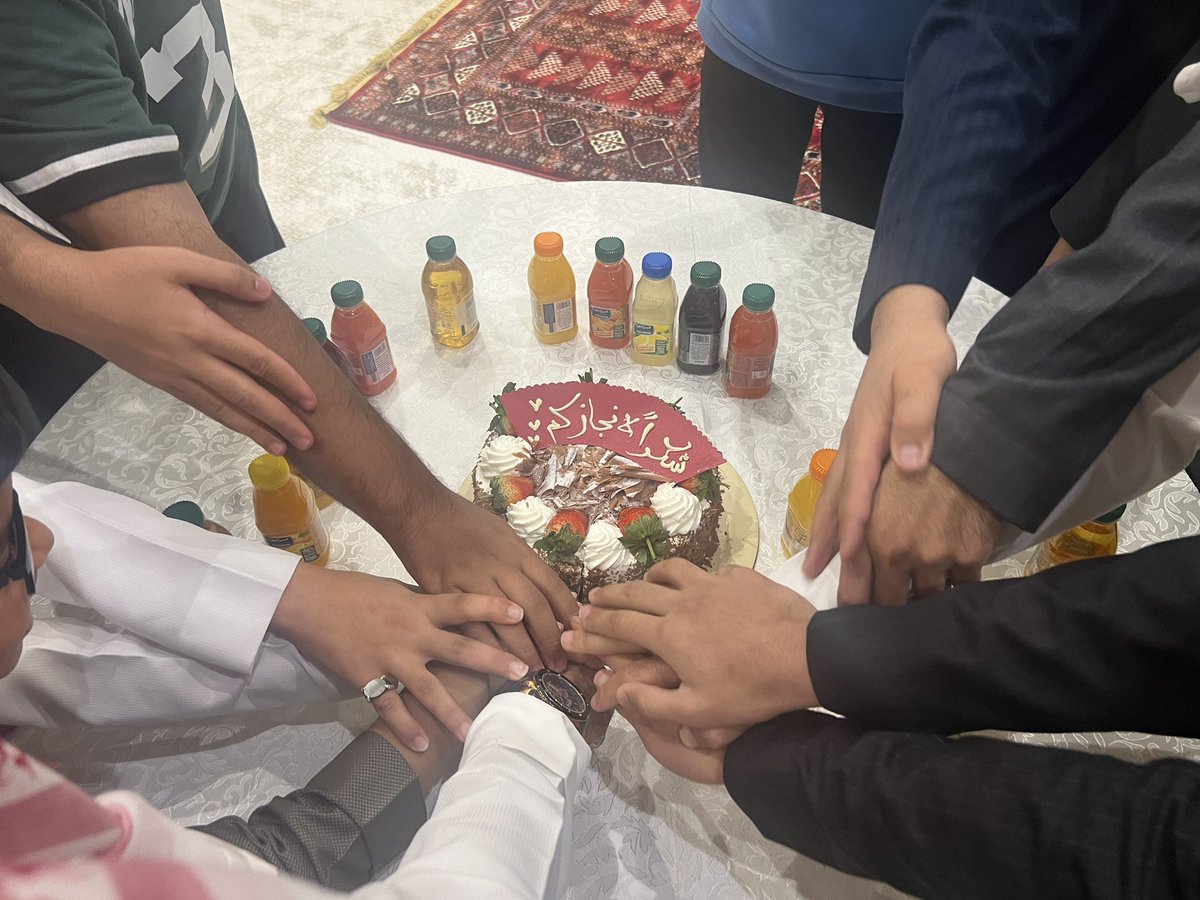 Taifteam's tweet photo. تزامناً مع اليوم العالمي للتطوع قام منسوبو فريق أصدقاء الطايف التطوعي بتكريم أعضاء الفريق شكراً لجهودهم خلال عام ٢٠٢٤ م ، كما قام الفريق خلال اللقاء باستعراض انجازات الفريق لعام ٢٠٢٤ ، كما تم التخطيط للمبادرات التطوعية لعام ٢٠٢٥ م
#اليوم_العالمي_للتطوع https://t.co/tPHTDbvzI9