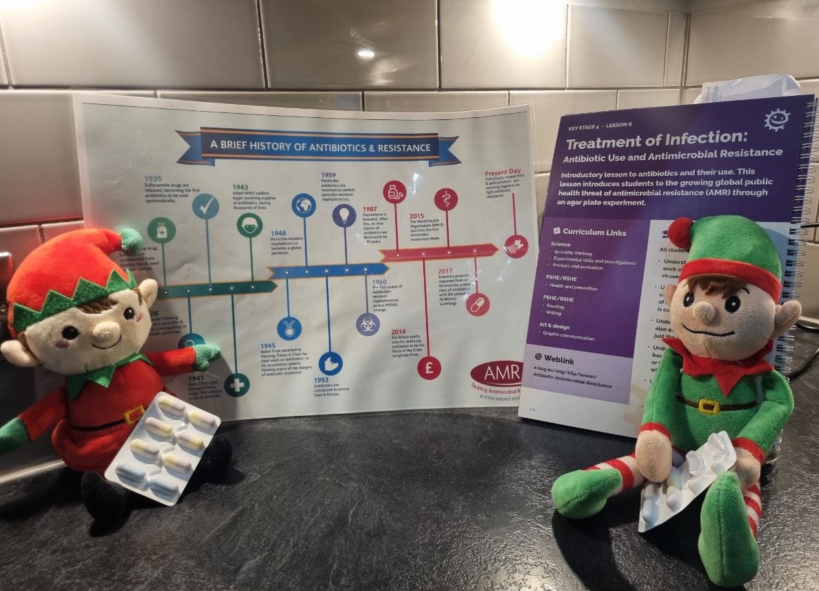 LCCIPC's tweet photo. Day 5 @LCCIPC Elves have been 👀History of ABX & using @eBug_UK resources. The Elves now know we don't share ABX as this can lead to resistance!
💊Expired or left over medication return to a pharmacy to dispose to protect the environment
#AMR #ipcelf #elfonshelf #WAAW2024 https://t.co/Cq1KMtObVy