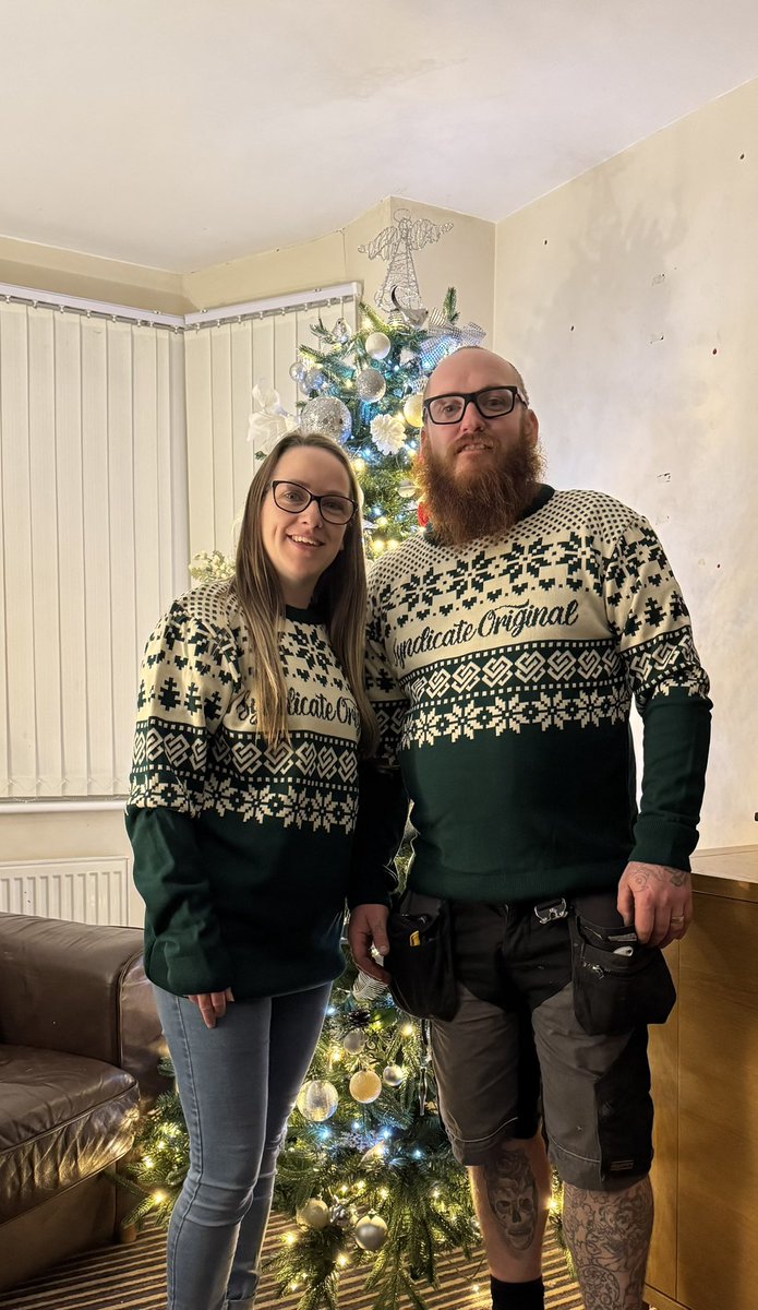 Amy62307055's tweet photo. Couples who watch together have to rep together 🤙 thank you @Syndicate &amp; @SyndicateOG 
Merry Christmas to you all ! https://t.co/PkugqQwUIm