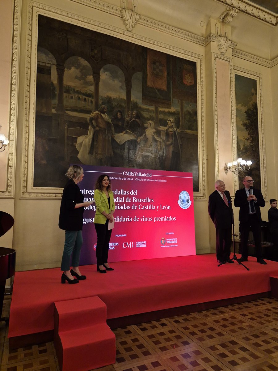 jmguimerans's tweet photo. Asistir a la entrega de las medallas de oro del @concoursmondial ganadas por bodegas de #CastillayLeón en el #CirculodeRecreo de #Valladolid, y conocer a #LouisHavaux, un grande entre los grandes del mundo del #vino -merci @fredericgaltier- ¡Qué más se puede pedir! https://t.co/OwN5pTbn6o