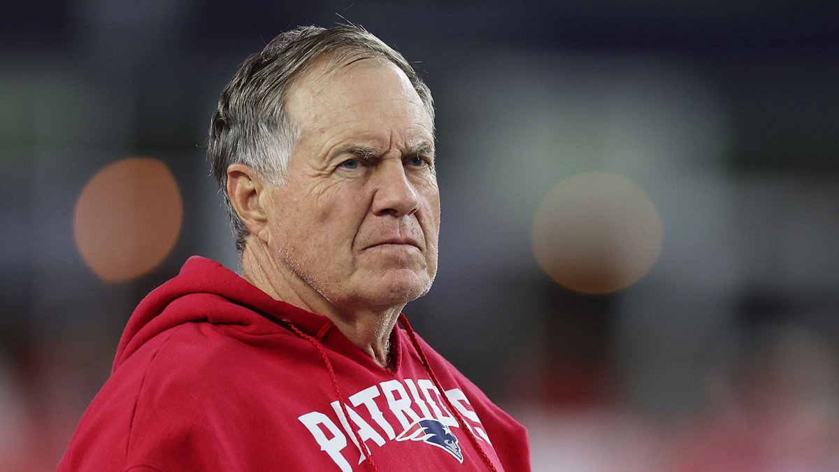 NFL_DovKleiman's tweet photo. 𝗕𝗥𝗘𝗔𝗞𝗜𝗡𝗚: Bill Belichick has interviewed for the head coaching job at UNC, per @GrantHughesNC https://t.co/Hmp1LnYp7L