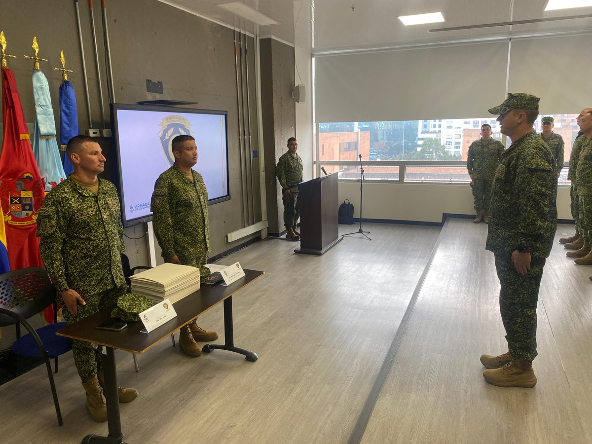 ANEES_ARC's tweet photo. Clausura del Diplomado en Estrategia Naval, un programa diseñado por la Academia Naval de Estudios Estratégicos en conjunto con la Universidad del Rosario para los Oficiales alumnos del Curso de Estado Mayor de la Armada de Colombia. 
#EstrategiaNaval #ProtegemoselAzuldelaBandera https://t.co/FUwxXnKKY1