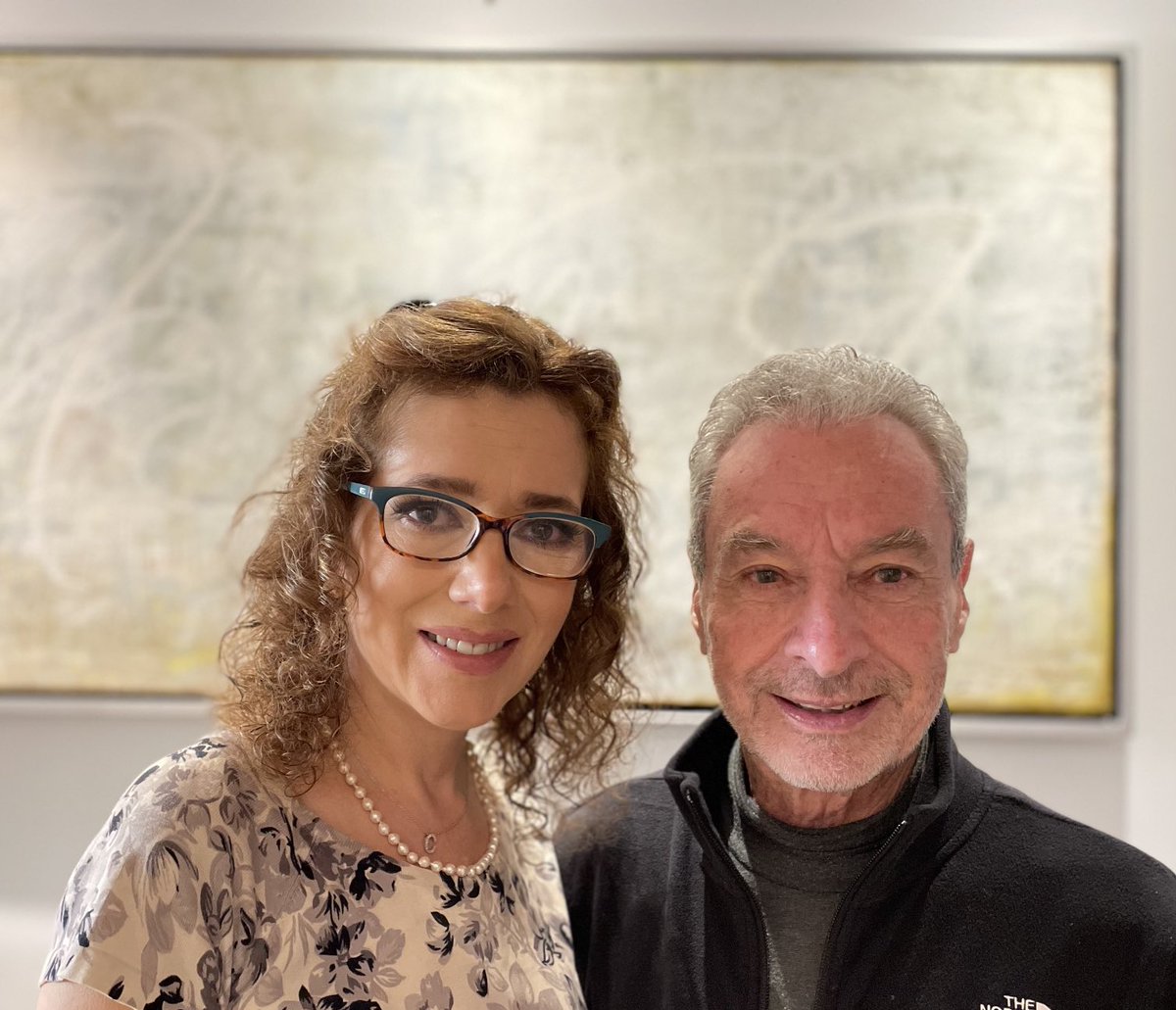 ClaudiaContigo's tweet photo. Miren fui al Dr y me encontré al gran #CesarCosta Encantador, amable y cercano, nos platicó su anécdota de porque sus tradicionales suéteres y su esposa una mujer igual de amable y muy guapa ! Q gusto encontrarlo tan bien y tan lindo ! Parte de nuestra cultura colectiva 🙏👏🥰 https://t.co/VNXFH88R6J