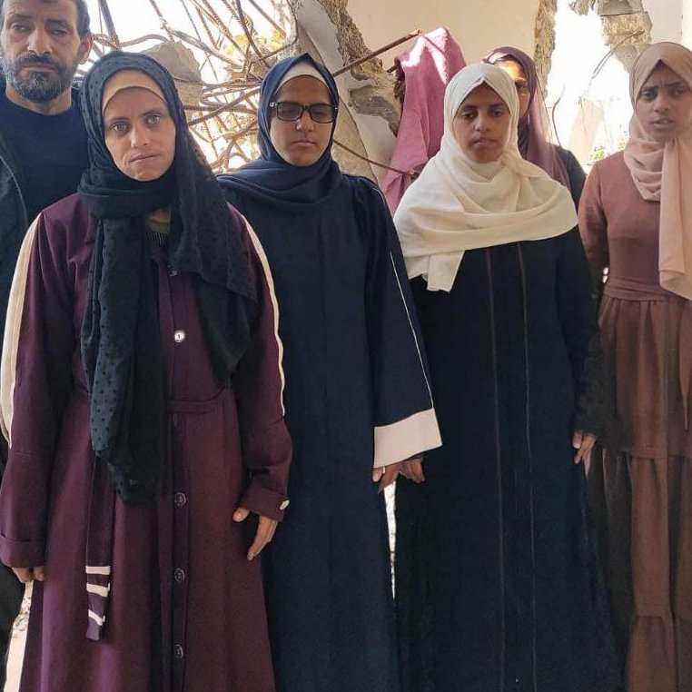 🌟 لمن يريد الخير والمساعدة 🌟
عائلة كريمة في غزة تعاني من إعاقة بصرية وبحاجة ماسة للدعم.
سأجمع المساعدات عن طريق رابط Gofundme (وفقًا لطلبهم) وأرسلها مباشرةً لهم. قريبة لي اتصلت بهم فيديو وتحققت من تواجدهم في غزة.
gofund.me/6cdaae55
وتذكر أخي ألّا تحقرن من المعروف شيئا
#غزة
