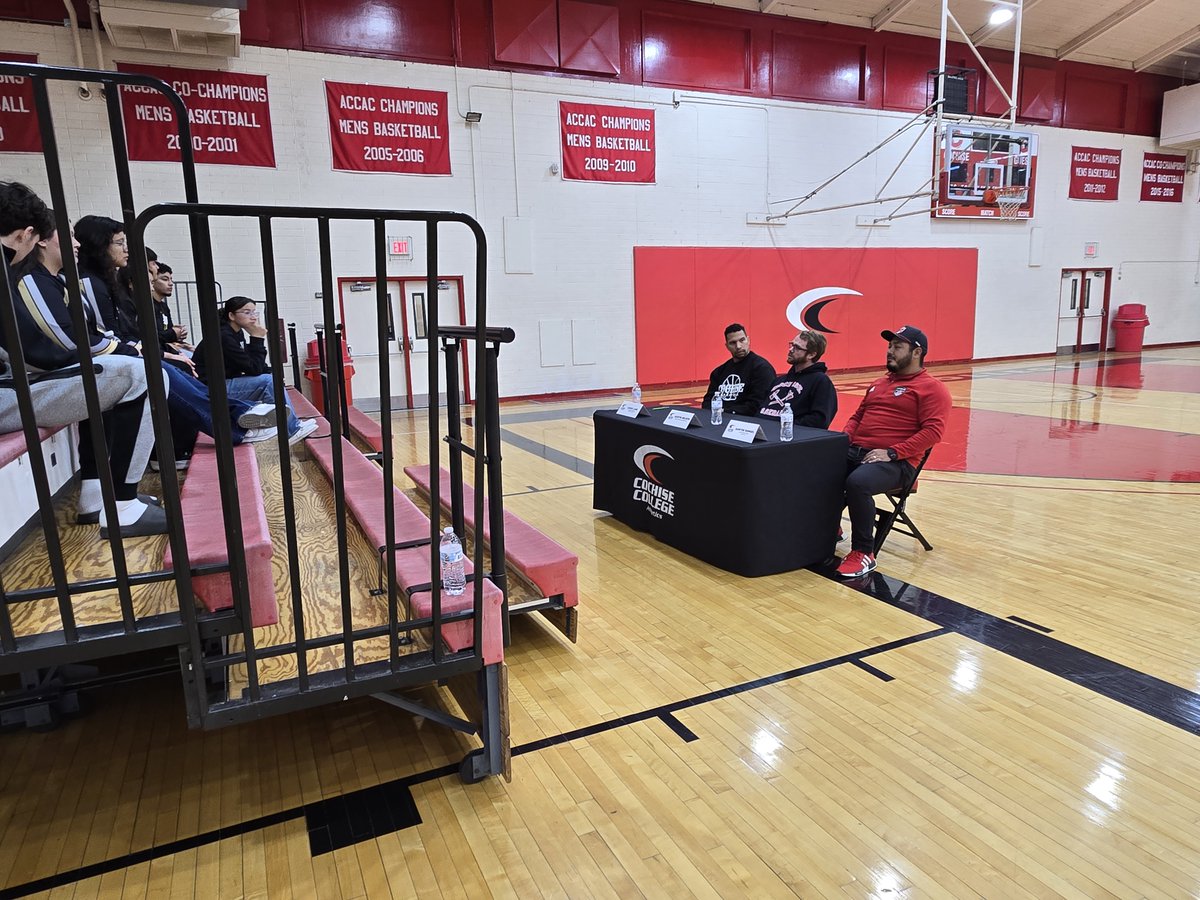 We welcomed Douglas High School's Student-Athlete Leadership Council today for a short leadership summit. 

Some of our athletes participated and gave tours and provided insight on being a college athlete, and our coaches spoke about their leadership philosophies!

#Community