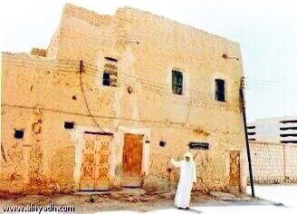 mohammad_f_1983's tweet photo. رحمك الله .. كان حلماً صغيراً ينزوي داخل احياء الرياض القديمه ، مبنى من طين .. من تراب الأرض و ماء السحاب ، من أحلام الحفاة فوق الأرض و آمال الطامحين إلى السماء .. بعيداً عن العالم 

رحمك الله ، لو كنت ترى الفخر اليوم .. و في ذلك الجرم الطيني الصغير انطوى العالم الأكبر https://t.co/GSLf0OAPPu