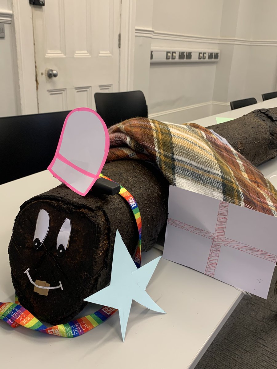 Avui hem fet les darreres classes del semestre. Hem decorat els nostres tions/nadalers i hem après com celebren Nadal els catalans. Hem rigut molt! Bones festes! 🎄⭐️🕯️