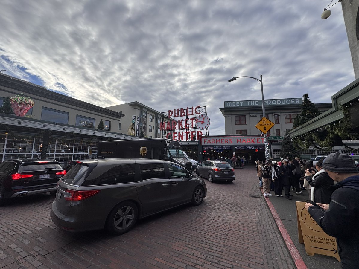 JakeDutt's tweet image. this should be pedestrianized