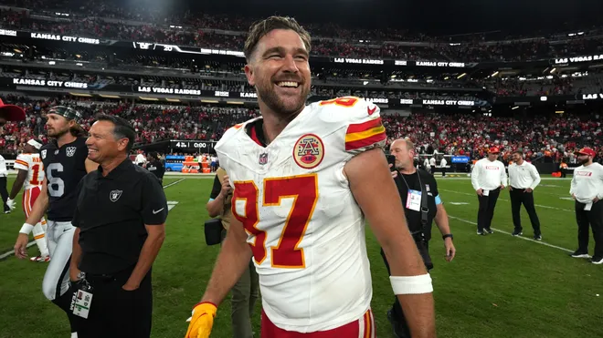 RealNettav's tweet image. So deserved. KC's one and only Travis Kelce.
Let's do what we do and get this for him #ChiefsKingdom 

every RT counts as a vote. 

#WPMOYChallenge  +@tkelce 
#WPMOYChallenge  +@tkelce
#WPMOYChallenge  +@tkelce 
#WPMOYChallenge  +@tkelce 
#WPMOYChallenge  +@tkelce