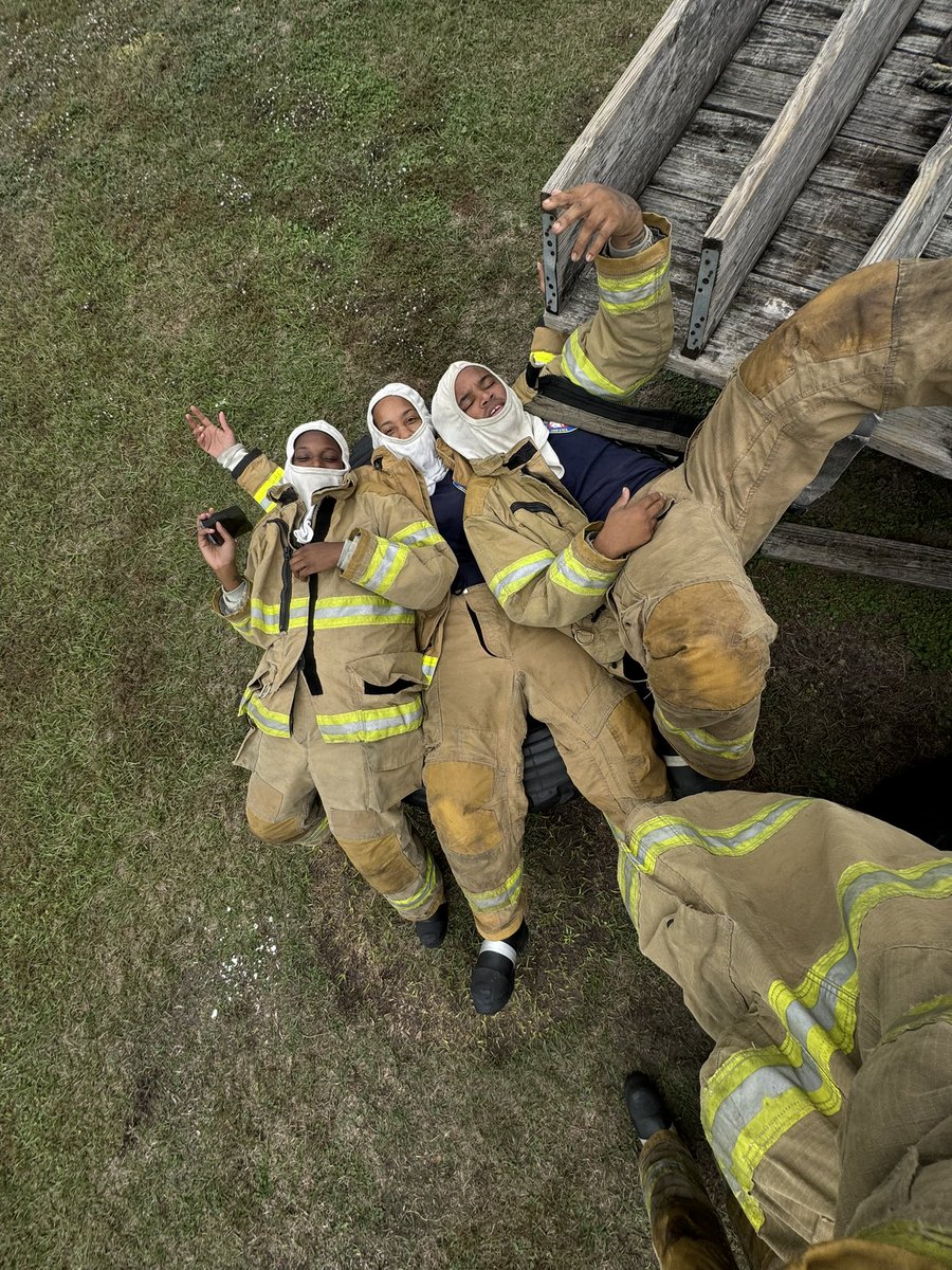 Troyanna__'s tweet photo. Life lately 🚒❤️ https://t.co/29UNYVGqCE