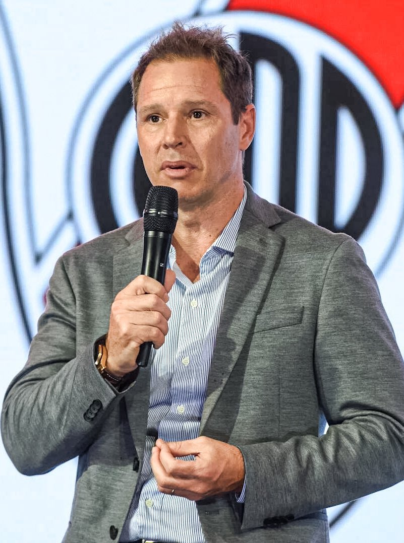“El torneo de 30 equipos es DESTRUCTIVO para el fútbol argentino. 26, 28 o 30 no cambia mucho, acá lo que necesitamos es un TORNEO DE 20 EQUIPOS”.

Jorge Brito, Presidente de River. ⚠️🇦🇷