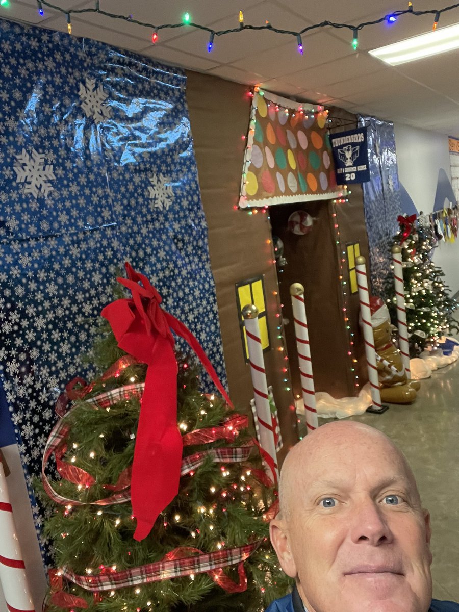 Love watching principals lead ILT and Cluster meetings…especially during this festive season! <a href="/CrossCountySD/">Cross County Schools</a> - What a top notch team!   You have to come and see them in action!   Go Thunderbirds! <a href="/NIETteach/">National Institute for Excellence in Teaching</a> <a href="/nathanw_morris/">Nathan Morris</a> <a href="/AmberSimpson03/">Amber Flores</a>