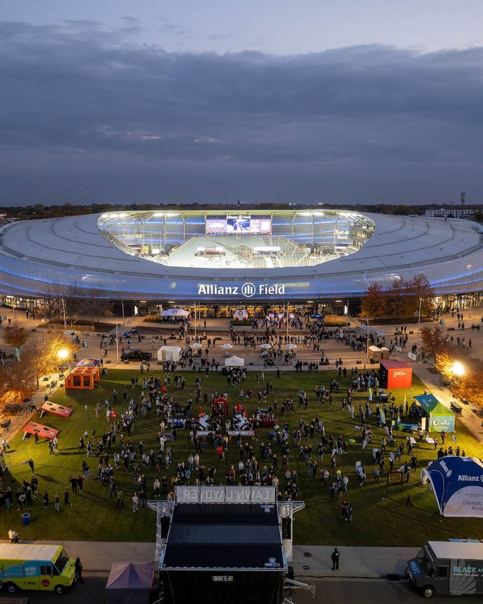 allianzfield's tweet photo. Unpopular Opinion: Allianz Lights >>>> Christmas Lights https://t.co/iK75VewAmb