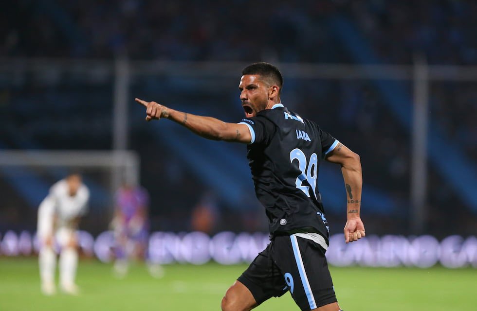 UniversoCelest's tweet photo. Pensar que uno del plantel actual hizo lo contrario cuando nos estábamos yendo a la B…

El verdadero jugador hincha. Te quiero mucho Franco Jara. https://t.co/EiHoJDNHTb