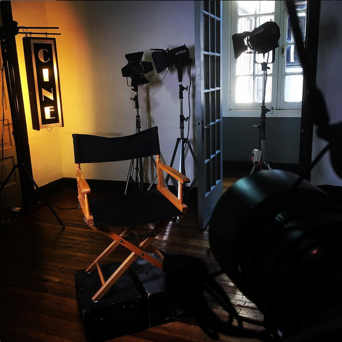 aprendefilmando's tweet photo. 💡Convocatoria 2025💡
Cupos limitados
Diplomados de:
✍️ Guion para Cine y Series
🎬 Dirección de Cine
📢 Producción Audiovisual
🎨 Dirección de Arte
🎥 Dirección de Fotografía
🖥 Edición y Postproducción
https://t.co/6upXB1ZmQX
¿Sueñas Cine? https://t.co/N81Ix9u9fX