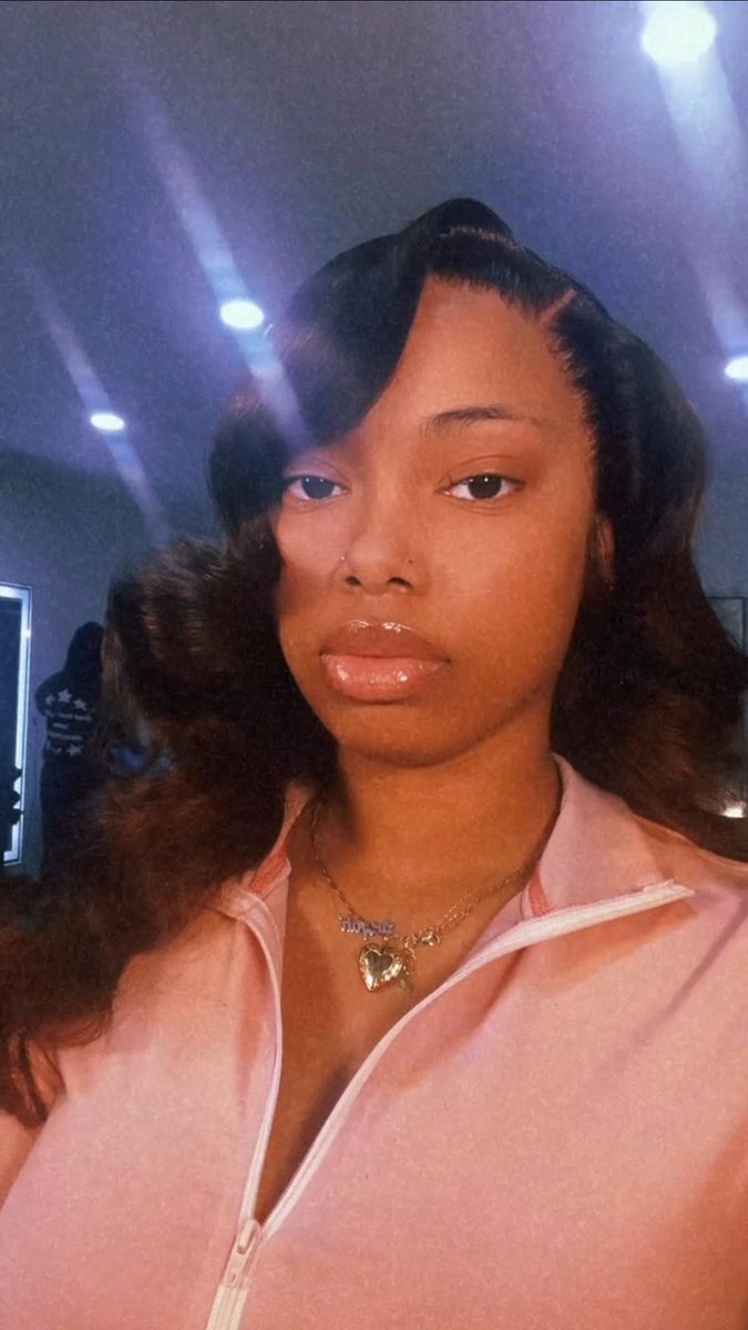 𝙰 𝚁 𝙸 𝙴 (@arielailoni) on Twitter photo 