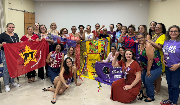 Nossa Secretaria Estadual de Mulheres do PT recordou a luta de Dorcelina Folador em debate sobre papel feminino na política.

Veja a matéria completa aqui:  ow.ly/WCWy50Um2ey

#mulheres
#lula
#pt
#brasilsemmisoginia
#direitoshumanos