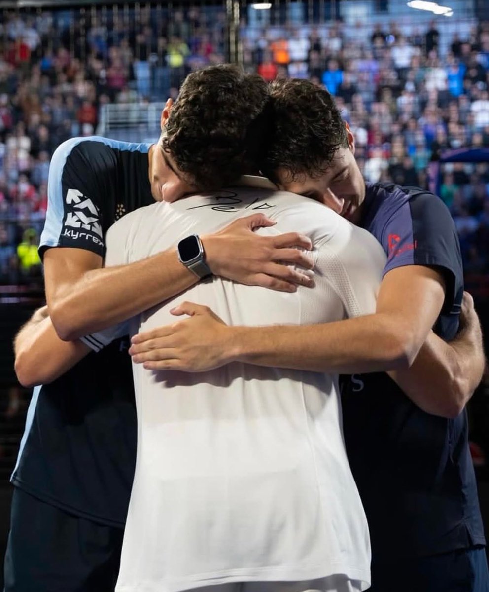 Padel_Break's tweet photo. Pionero, referente, deportista, inspirador, ejemplo, ganador, N1, campeón, argentino, Pehuajó, familiar, sencillo, cabeza, constancia, mentalidad, globo, Juan Martín Díaz, Lima, Tapia, Coello, Sciorilli, Wilson, Boss, maestro, pasión, pádel, leyenda…Eterno, Fernando Belasteguín. https://t.co/oGYXaTk7Vq