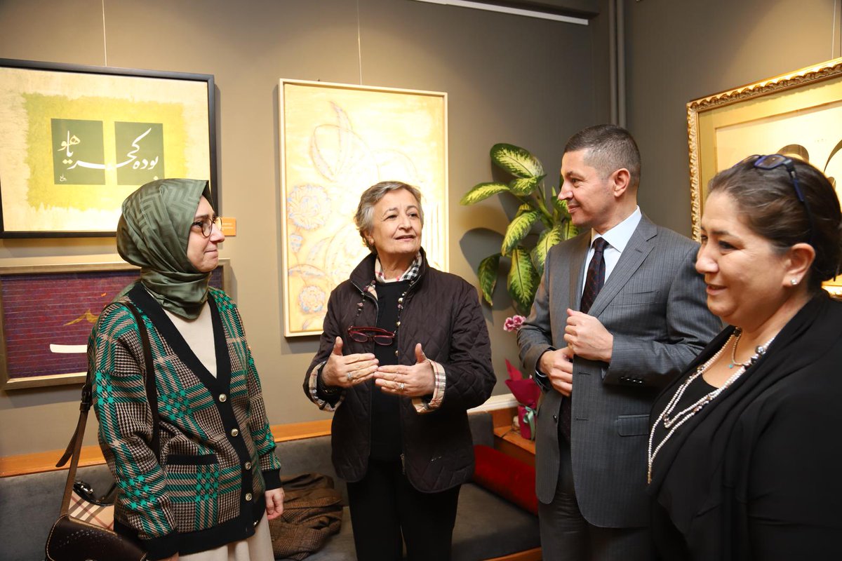 İstanbul Erzurumlular Vakfı bünyesinde açılan Sanat Galerisi hem açılışının hem de  ilk sergisine evsahipliği yapmanın mutluluğunu yaşadı. @msahsuvarogluu
<a href="/naketeci/">Neslihan Arzu KETECİ</a>
<a href="/huseyinunes/">Hüseyin ÜNEŞ</a>
<a href="/BilginAkn/">bilgin akın</a>
<a href="/CelilPOLAT/">Celil POLAT</a>
<a href="/ozkayahuseyin25/">Hüseyin Özkaya</a>