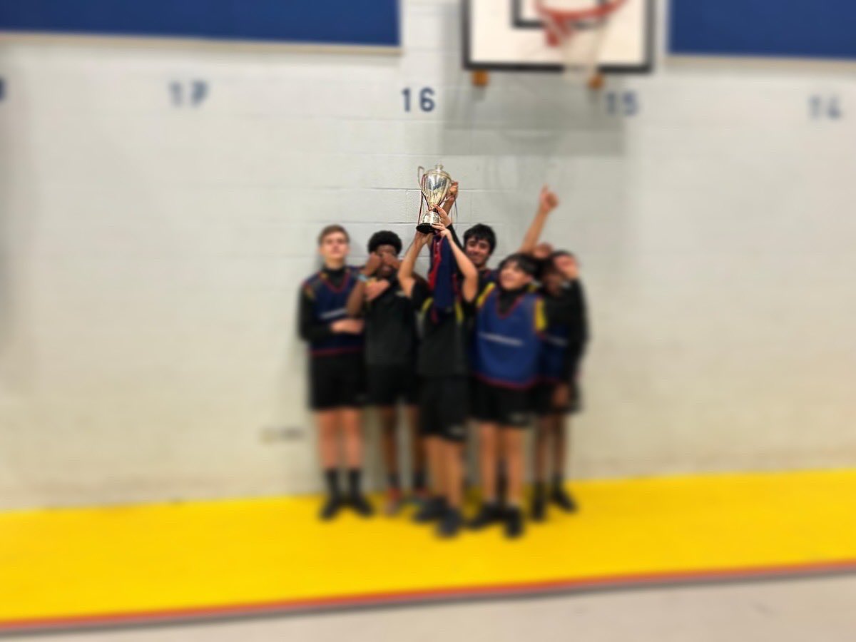 🏀BASKETBALL INTERHOUSE🏀
Last night was the turn of Year 9 boys 👏
Results from Y9:
🥇Entwistle 🔵
🥈Rivington 🔴
🥉Belmont 🟢
4️⃣ Anglezarke 🟡
Belmont knocked off the top 🏆