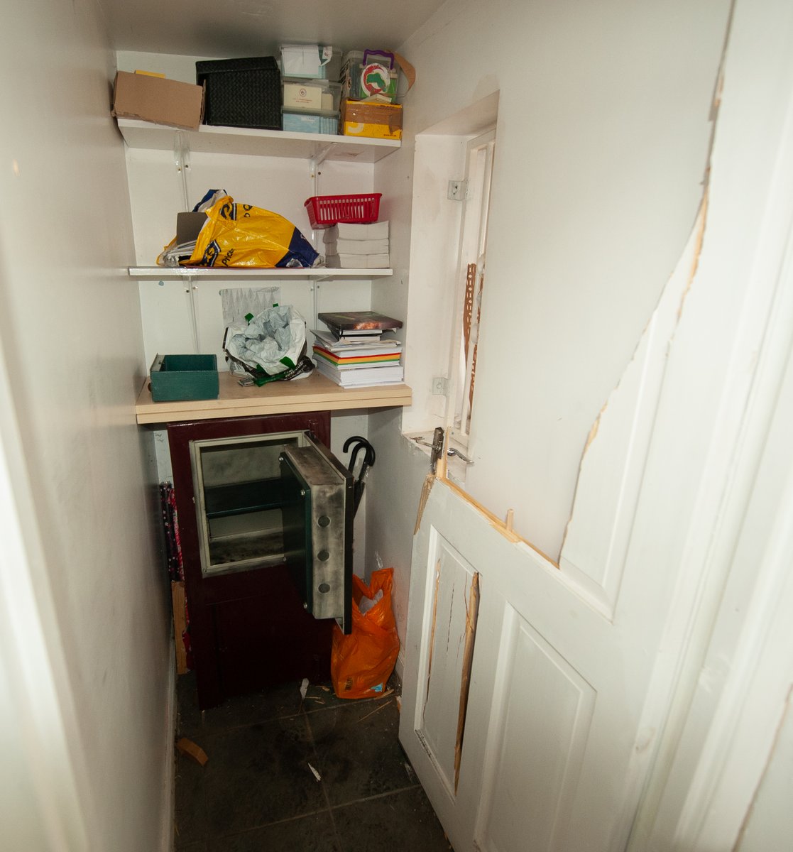 Hevallo's tweet image. The Kurdish Community, after 8 days of non-stop resistance were able to re-enter their community centre today only to discover the wanton vandalism of the @metpoliceuk who smashed doors and stole charity money and computers. The community centre's cat, 'Reso' looked traumatised…