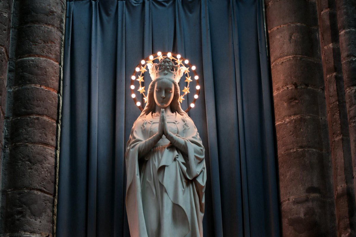 BustedHalo's tweet image. Curious why we are celebrating the Solemnity of the #ImmaculateConception on December 9 this year? In today’s episode, our @FatherDaveDwyer explains why we sometimes have to reschedule holy days of obligation: bustedhalo.com/podcasts/what-…