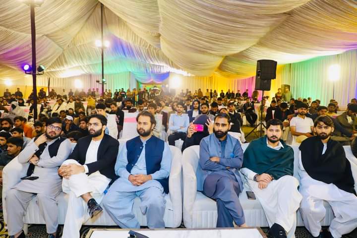 jamiat_pu_'s tweet photo. فہم قرآن کلاس| دوسرا روز 
اسلامی جمعیت طلبہ جامعہ پنجاب کے زیر اہتمام تین روزہ فہم قرآن کلاس کے دوسرے روز علامہ ابتسام الہٰی ظہیر صاحب(چیئرمین قرآن وسنہ مومنٹ)نے قرآن کی عظمت پر درس دیا.
جس میں کثیر تعداد میں طلباء نے شرکت کی
#Jamait #PunjabUniversity #JamiatPrideofPu#QuranClass https://t.co/tUxJGSOBwq