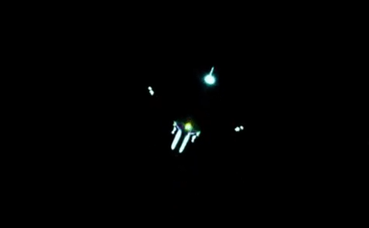 EthicalTruther's tweet photo. 🚨Additional Footage of Drone Sighting's in New Jersey: Not Planes – Light Patterns Deviate from FAA Guidelines‼️ Suggesting Tech-Based or UAP Mimicry

#Uaphearing #UAP #uapdisclosure #UAPs #UAPTwitter #uapX #UFOTwitter #UFOSightings #ufodisclosure #njdrones #newjerseydrones https://t.co/L9JeIQ4POy