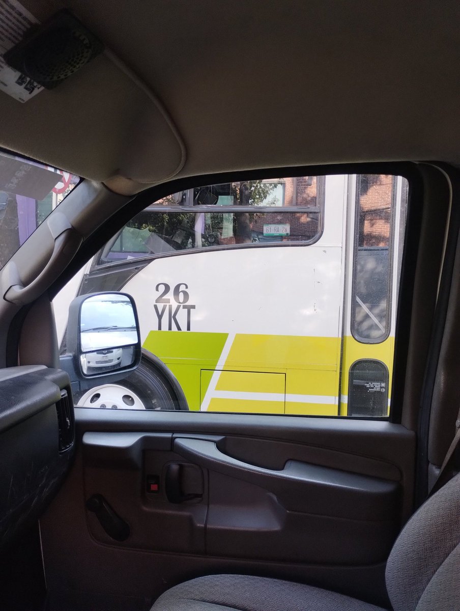 SSiga20's tweet photo. @OVIALCDMX sobre la calle de Miguel de Cervantes y Saavedra ya hacen base estos choferes y nada más hacen mucho tráfico de lago victoria a lago bangueolo en la colonia Granada alcaldía Miguel Hidalgo ayuda a los oficiales de tránsito https://t.co/g3LIEsB3UB