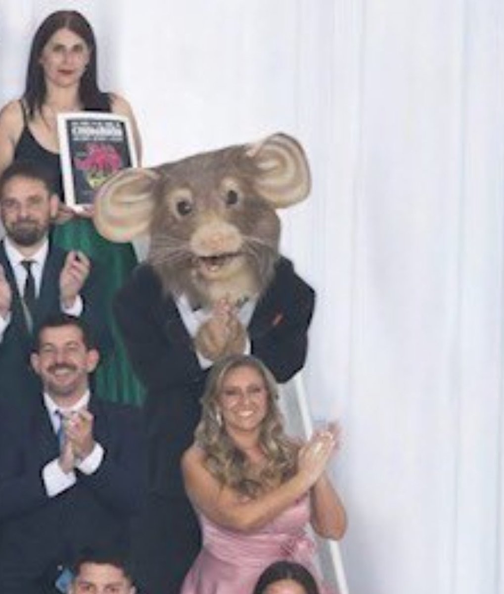 hola tengo dos preguntas, por qué hicieron el photoshop más choto del siglo con colapinto? y quien concha es este ratón, topo yiyo is back?