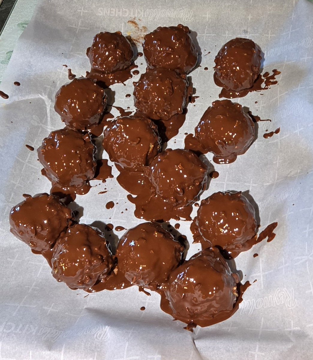 SuiRaider's tweet photo. They may look like shitty meatballs, but once they come out of the fridge at 1620 & I smoke some reefer, they will be the peanut butter, rice krispies, and dark chocolate with almonds dipped taste bud exploders that my stoned self needs #MACKitchen #CasaDeCycoStoner βοΈπ€π¨π€ππ https://t.co/d0GKuhaBCy