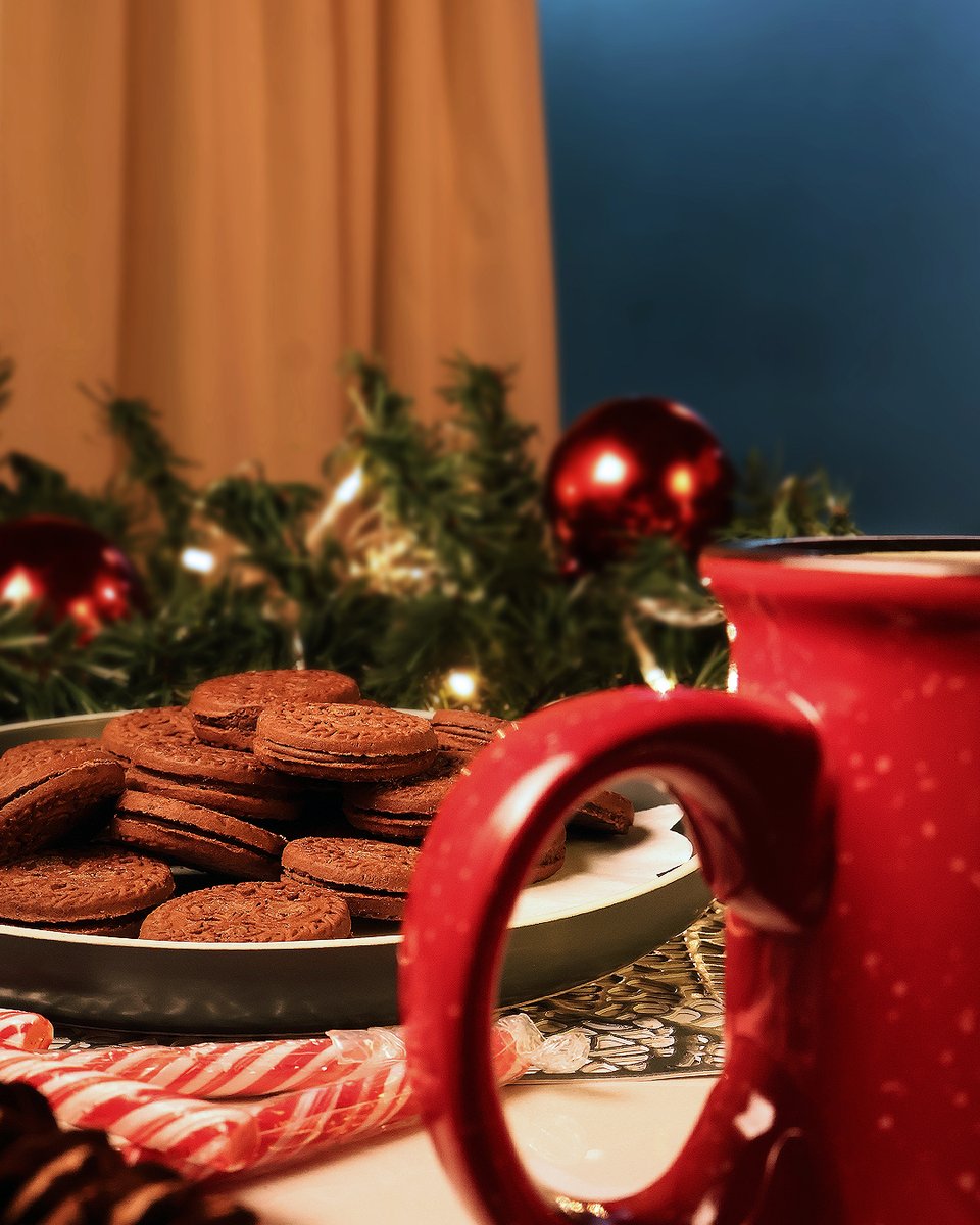g_caledonia's tweet photo. Cada Tip-Top Choco Choco que disfrutas se convierte en un recuerdo feliz, haciendo que la Navidad brille aún más con tus amigos y familiares. 🍪✨
#GalletasCaledonia #Caledonia #TipTop #ChocoChoco