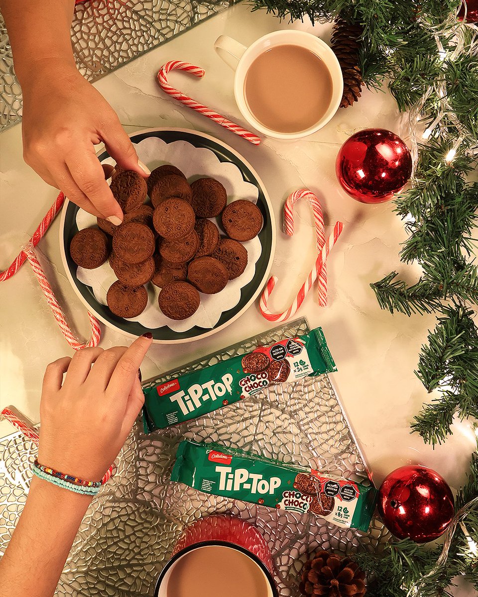 g_caledonia's tweet photo. Cada Tip-Top Choco Choco que disfrutas se convierte en un recuerdo feliz, haciendo que la Navidad brille aún más con tus amigos y familiares. 🍪✨
#GalletasCaledonia #Caledonia #TipTop #ChocoChoco