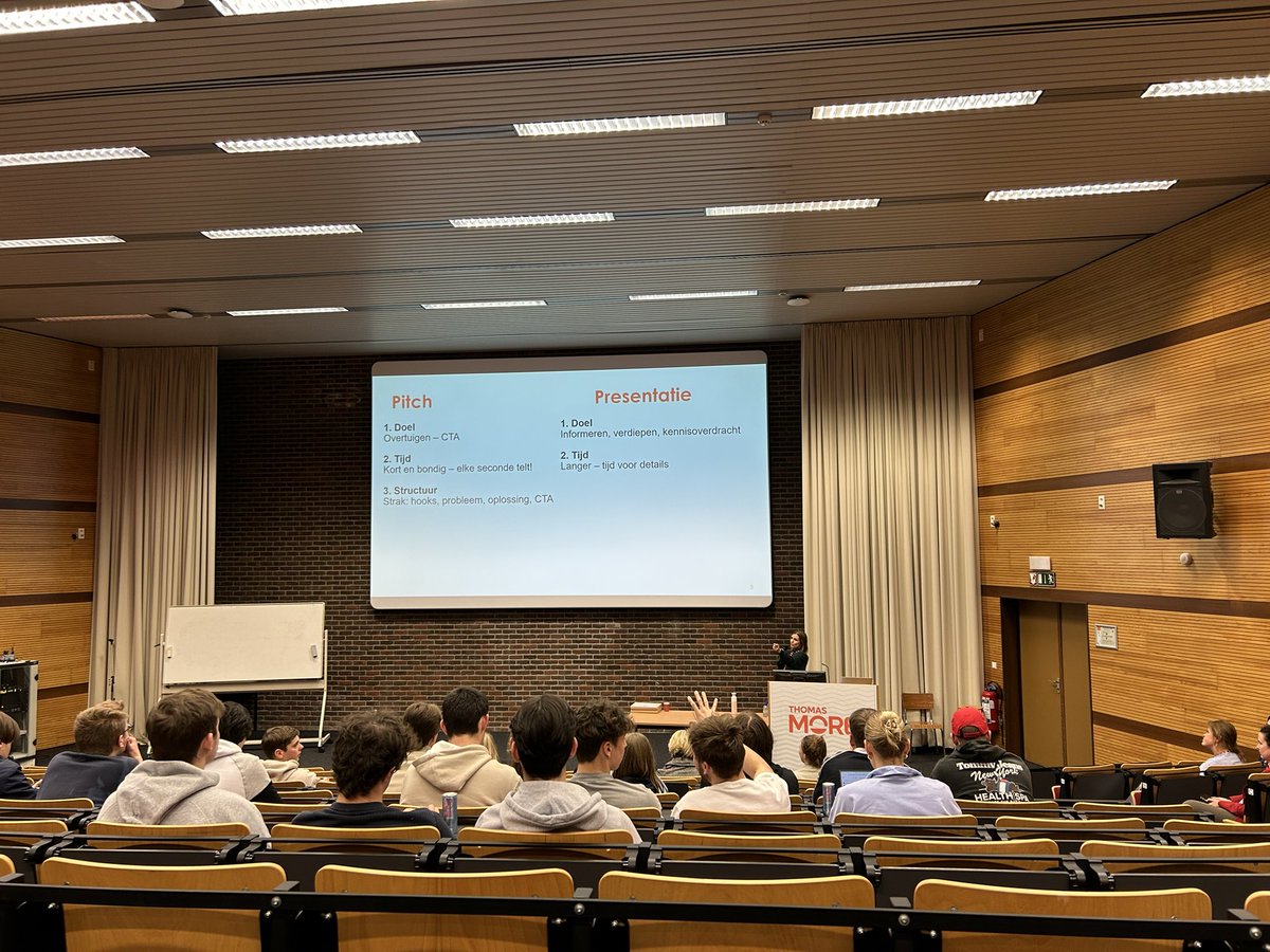 DimitriDG_TM's tweet photo. Na het ontmoeten van de teamgenoten, de sessie over creativiteit, het vullen van de maag en de pauze-activiteiten zijn we nu aangekomen bij de sessie over pitchen! Later op de nacht gaan we onze oplossing voor de deeljury moeten pitchen! #thomasmore #itfactory #nvdos #hackathon https://t.co/CcqD27cuBJ