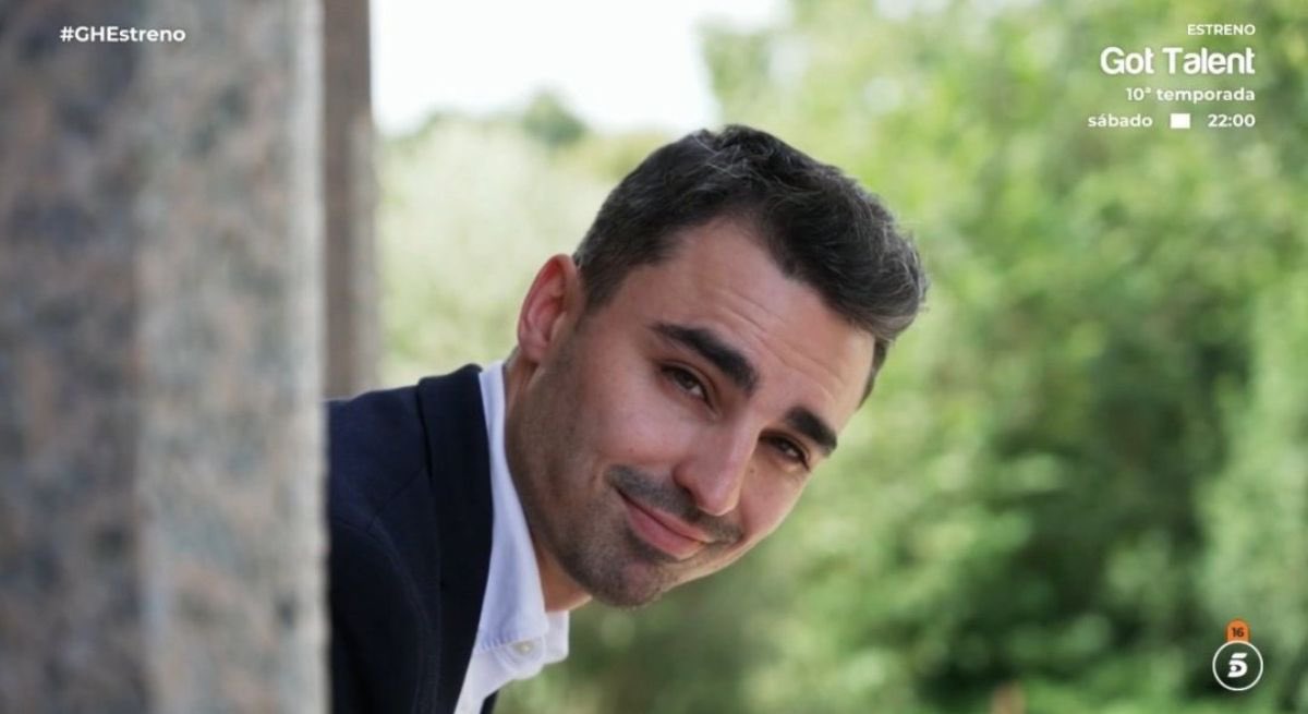 sugarcriminal's tweet photo. Expulsado disciplinariamente // el protegido por la edición que estuvo bastante insistente con algunas chicas y a Javier lo empujo, y en la casa tienen prohibido hablar de lo que ocurrio en la otra habitación 

#GHGala14 https://t.co/teWKDlMjm9