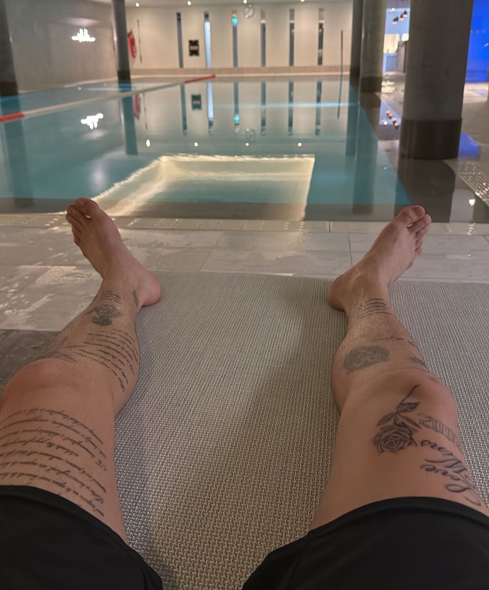 mcfeet0022's tweet photo. Romeo Beckham knows what he's doing 👣😌 https://t.co/WLgRJT51ph