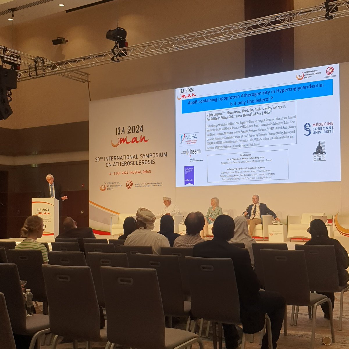 Hasanain90's tweet photo. 📌Lecture About:
ApoB-containing lipoprotein atherogenicity in Hypertriglyceridemia: 
Is it only Cholesterol? 
Delivered by @John Chapman, France
#ISA2024 
@atherosociety 
@OslaOman https://t.co/rPZFKeuZr8
