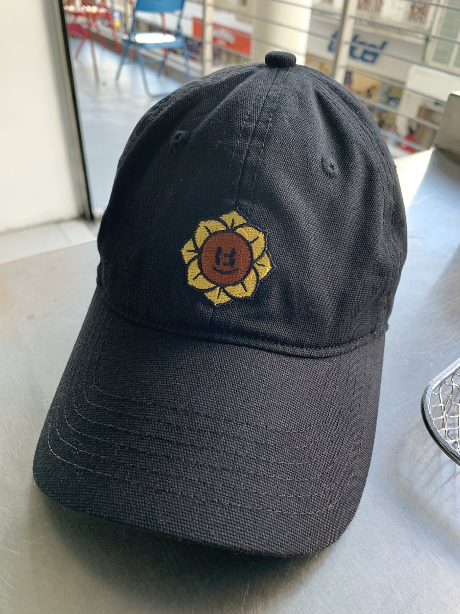 pablo__milanes's tweet photo. Lo mejor que me ha pasado este año es la merch de @elmarianaa 🫶🏻 https://t.co/8amrvhhisQ