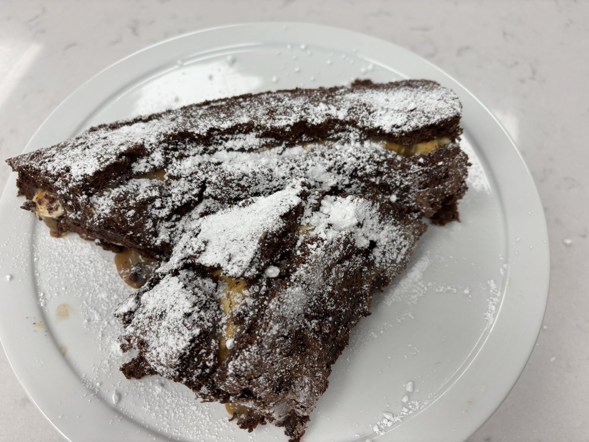 fascinatingfood's tweet photo. Cookbook Club Dates with choc, Marzipan & Almond Squares, Chocolate Toffee Roulade
We chatted Scrumping, Tunis cake, Curry, Battered mars bars, Pasta sauce sandwiches, Crisp buffets, Lobster Mac n cheese, Marmalade
Thank you everyone who came!
#cookeryclasses
#cookeryschool https://t.co/vEtrakVfDQ